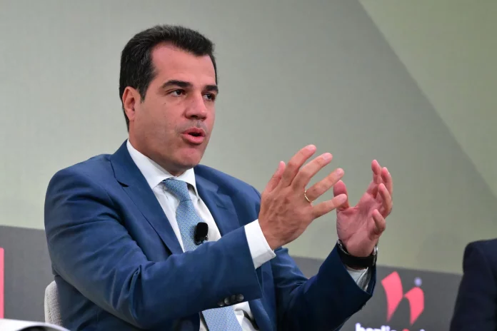 Πλεύρης: Νέα δομή μεταναστών στους Αθανάτους Ηρακλείου – Έχει πλημμυρίσει το νησί