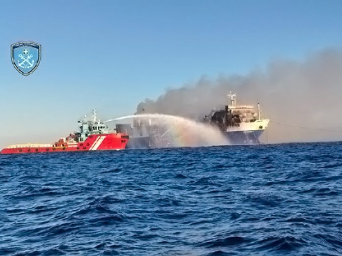 Σε ύφεση η πυρκαγιά στο Blue Carrier 2 – Τα επόμενα βήματα της επιχείρησης Σε ύφεση η πυρκαγιά στο Blue Carrier 2 – Τα επόμενα βήματα της επιχείρησης