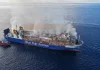 Φωτογραφία: Ανοιχτά της Τήνου το Blue Carrier, έσβησε η μεγάλη φωτιά, παραμένουν υψηλές θερμοκρασίες στο εσωτερικό του