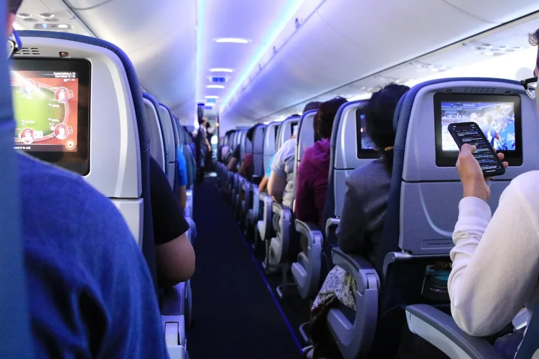 ptisi-aeroplano.jpg Χαμός σε πτήση από Ηράκλειο: 52χρονος επιτέθηκε σε συνεπιβάτες και μέλη του πληρώματος