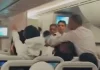 Άγριος καβγάς σε πτήση από το Λονδίνο: Επιβάτες πιάστηκαν στα χέρια και προκάλεσαν πανικό - (VIDEO)