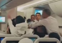 Άγριος καβγάς σε πτήση από το Λονδίνο: Επιβάτες πιάστηκαν στα χέρια και προκάλεσαν πανικό - (VIDEO)