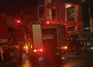 Φωτιά σε κατοικία στην οδό Σίνα, ξέσπασε από κλιματιστικό στο μπαλκόνι