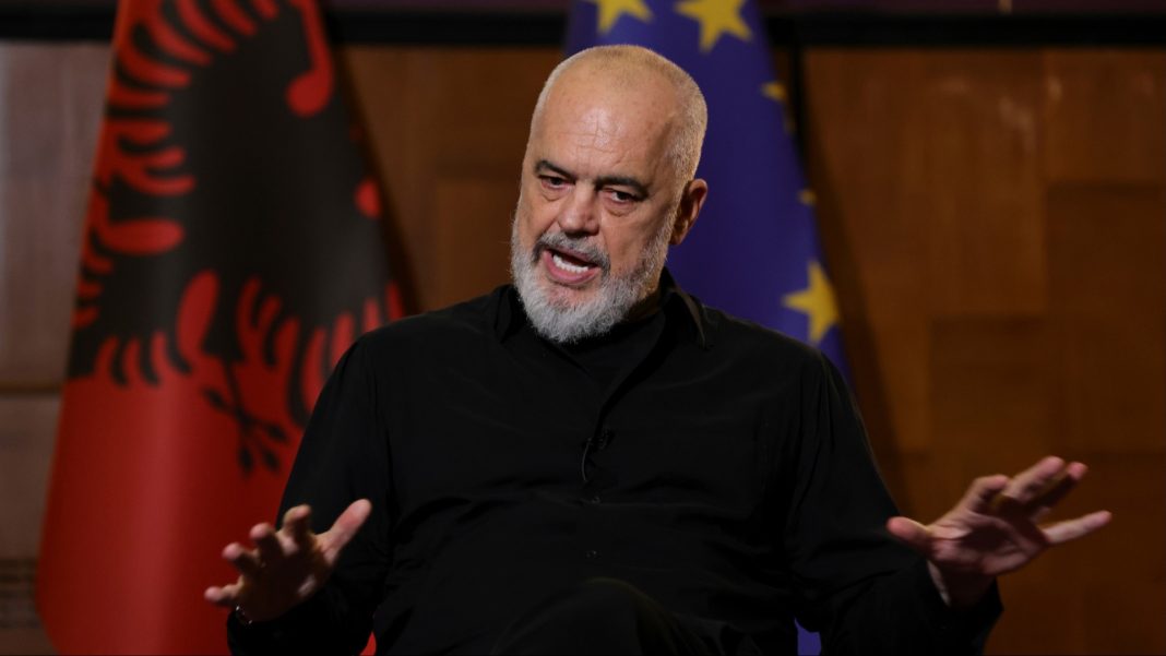 Αλβανία: Ερωτικά μηνύματα, κρατικά απόρρητα και Ράμα στο σκάνδαλο των μυστικών υπηρεσιών