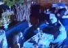 Άγριο βίντεο: Ατρόμητος σερβιτόρος αφοπλίζει δικηγόρο που θέλει να εκτελέσει την πρώην σύζυγό του
