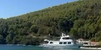 Σκόπελος: Καταγγελία για επικίνδυνη προσέγγιση σκάφους σε παραλία