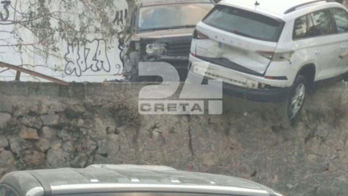Χανιά: Τζιπ παρέσυρε σταθμευμένα οχήματα – Το ένα «κρέμεται» πάνω από πάρκινγκ Χανιά: Τζιπ παρέσυρε σταθμευμένα οχήματα – Το ένα «κρέμεται» πάνω από πάρκινγκ