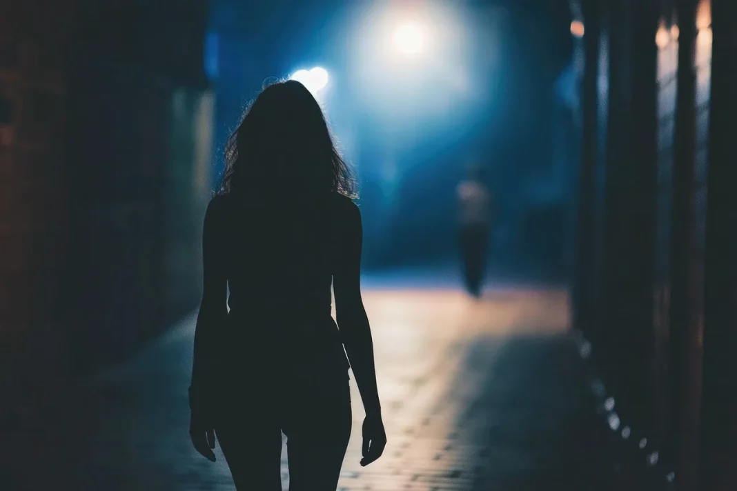 Θεσσαλονίκη: Stalker “βομβάρδιζε” με μηνύματα στο… IRIS την πρώην του και καταδικάστηκε