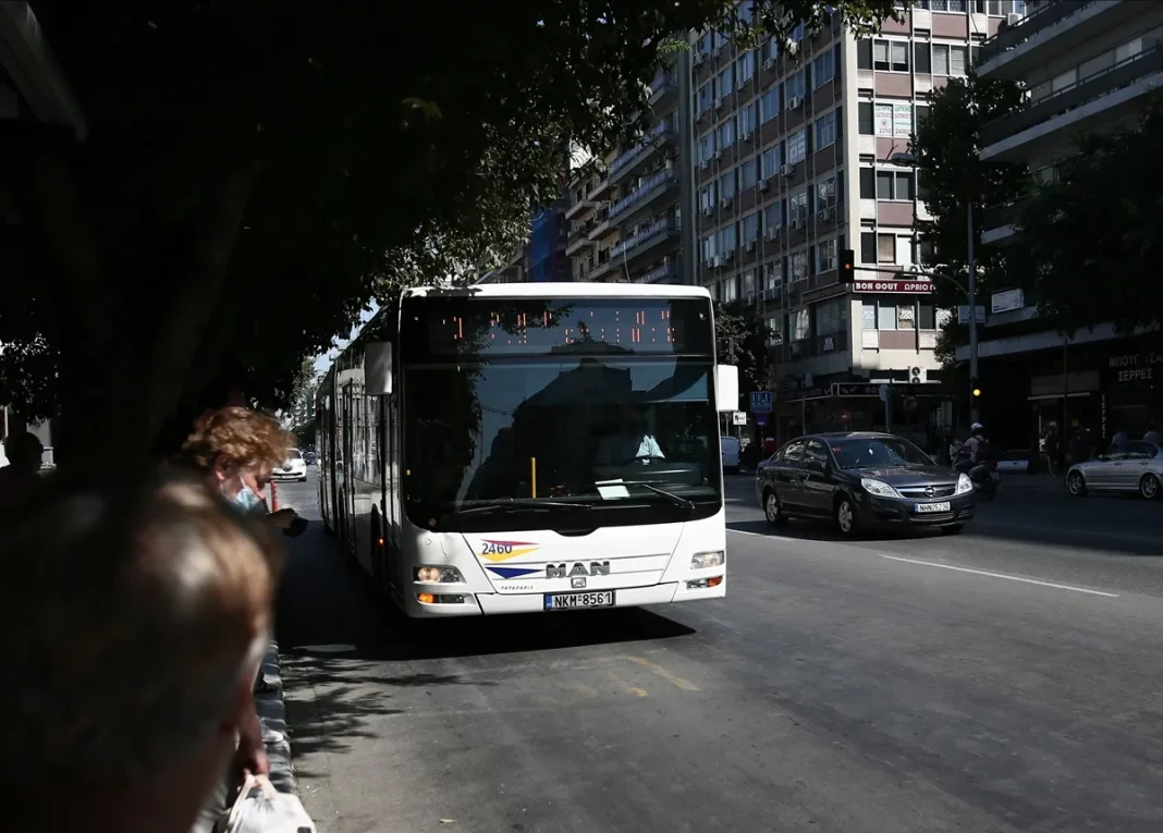 Θεσσαλονίκη: 29χρονη αλλοδαπή αποπειράθηκε να κλέψει πορτοφόλι από τσάντα μέσα σε αστικό λεωφορείο