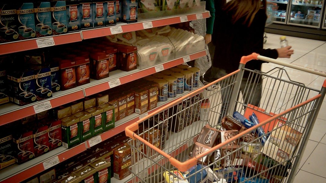 super-market-rafia-akribeia Η απάτη των «σταθερών» τιμών: Πώς οι βιομηχανίες αδειάζουν τις συσκευασίες και η κυβέρνηση βαφτίζει την ακρίβεια……