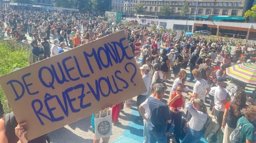 Διαδηλώσεις στην Ελβετία κατά της αδράνειας απέναντι στην υπερθέρμανση του πλανήτη: «Όχι καλοκαίρια στους 50 βαθμoύς…