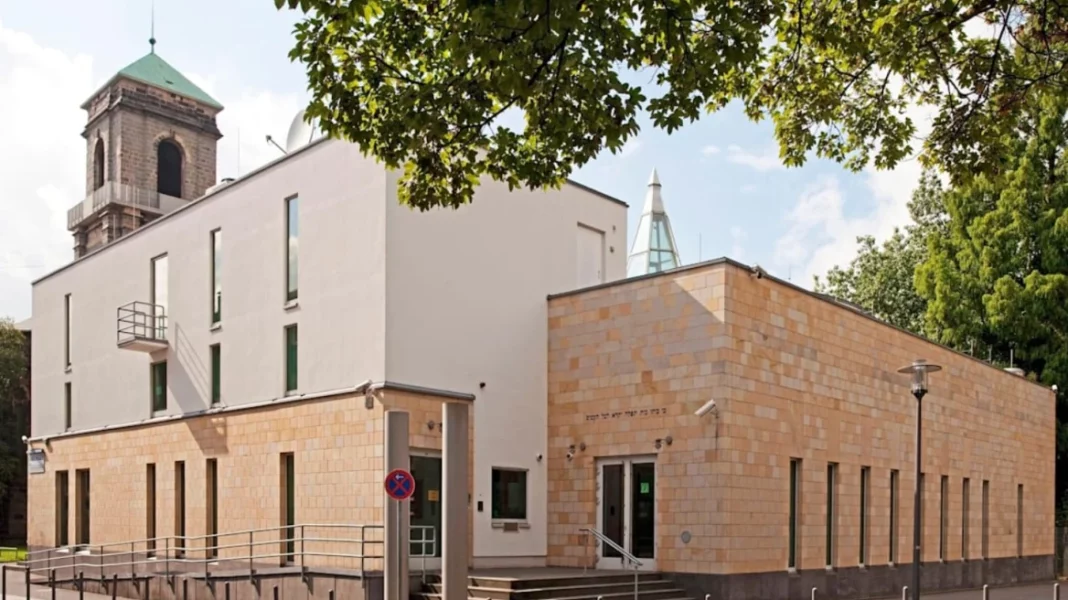 synagogi_wuppertal Συνελήφθη Αφγανός μετανάστης για την εμπρηστική επίθεση σε συναγωγή του Βούπερταλ, άγνωστα τα κίνητρά του λένε οι Αρχές
