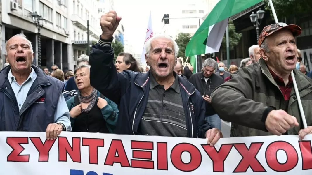 syntaxiouxoi-1536x864 «Κοινωνικό μπλόκο» στις εξαγγελίες Μητσοτάκη στη ΔΕΘ: Απογοήτευση για «ψίχουλα» και επικρίσεις από συνδικάτα…