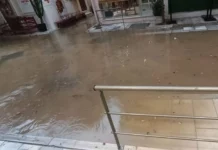 Ισχυρή καταιγίδα στη Σύρο, προβλήματα σε δρόμους και στο κέντρο της Ερμούπολης