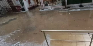 Ισχυρή καταιγίδα στη Σύρο, προβλήματα σε δρόμους και στο κέντρο της Ερμούπολης Ισχυρή καταιγίδα στη Σύρο, προβλήματα σε δρόμους και στο κέντρο της Ερμούπολης