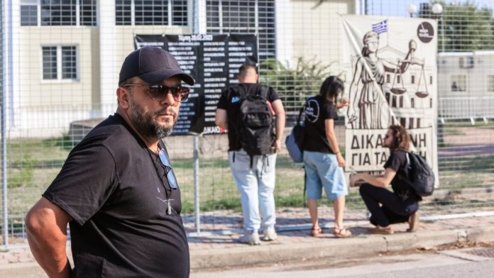 Τέμπη: Ύβρις χωρίς τέλος – Προκαταρκτική εξέταση για κακουργήματα σε βάρος 3 συγγενών θυμάτων και δικηγόρων