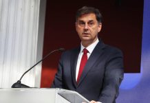 Προκλητικός Θεοχάρης: Εκπροσωπούνε κακομοίρηδες, εκπροσωπούμε νοικοκύρηδες