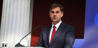 Προκλητικός Θεοχάρης: Εκπροσωπούνε κακομοίρηδες, εκπροσωπούμε νοικοκύρηδες