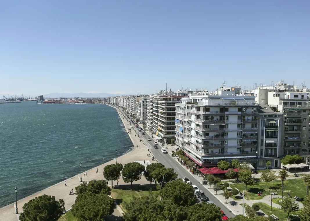 Θεσσαλονίκη: Ενοικιάστρια άφησε διαμέρισμα λόγω ανεπαρκούς ηχομόνωσης – “Άκουγα διαρκώς τη ζωή του ανθρώπου που…
