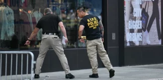 Δύο νεκροί στην Times Square: Αστυνομικοί πυροβόλησαν γυναίκα που μαχαίρωσε δύο ανθρώπους