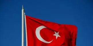 Τουρκία: Δικαστήριο διέταξε την προφυλάκιση 16 ατόμων στη Σμύρνη σε χώρους της κοινότητας ΛΟΑΤΚΙ+
