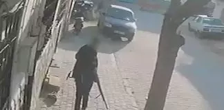 Τουρκία: Βίντεο δείχνει τον ένοπλο δράστη με την καραμπίνα έξω από το σχολείο – Τον συνέλαβαν οι Αρχές, 8 τραυματίες Τουρκία: Βίντεο δείχνει τον ένοπλο δράστη με την καραμπίνα έξω από το σχολείο – Τον συνέλαβαν οι Αρχές, 8 τραυματίες