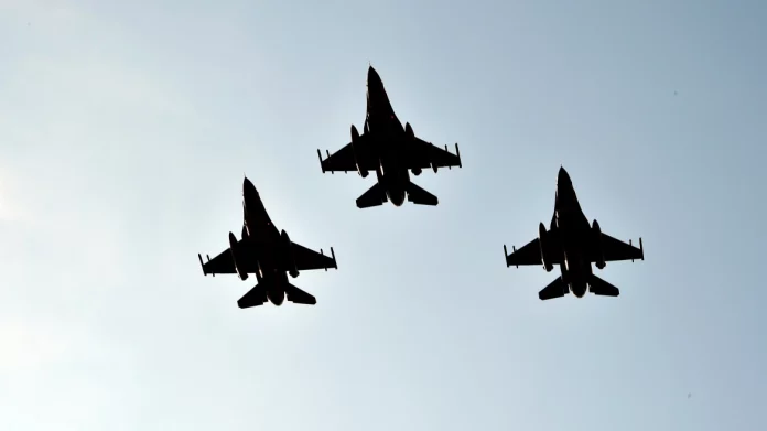 Πολωνικά μαχητικά απογειώθηκαν λόγω ρωσικών πληγμάτων με drones στην Ουκρανία, ανεστάλη η λειτουργία δύο αεροδρομίων