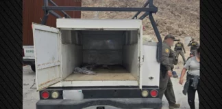Στοιβαγμένοι μέσα σε ένα μικρό φορτηγό στην έρημο της Καλιφόρνιας βρέθηκαν 31 μετανάστες