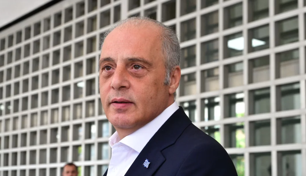 «Σελίδες ολόκληρες» για τα ψέματα Μητσοτάκη, λέει ο Βελόπουλος