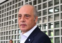 «Σελίδες ολόκληρες» για τα ψέματα Μητσοτάκη, λέει ο Βελόπουλος
