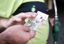 Βενζίνη: Πάνω από τη μισή τιμή του λίτρου είναι φόροι – Στην κορυφή της Ευρώπης η Ελλάδα Βενζίνη: Πάνω από τη μισή τιμή του λίτρου είναι φόροι – Στην κορυφή της Ευρώπης η Ελλάδα