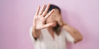 Εφιάλτης για γυναίκα στη Θεσσαλονίκη η επίσκεψη σε ινστιτούτο αισθητικής: Απέκτησε πρόβλημα στην όραση μετά από…