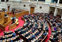 «Με ποιο κόμμα θα κατέβεις τώρα στις εκλογές»: Παζάρι βουλευτών και μεταγραφές
