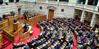 «Με ποιο κόμμα θα κατέβεις τώρα στις εκλογές»: Παζάρι βουλευτών και μεταγραφές