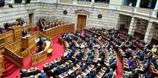 «Με ποιο κόμμα θα κατέβεις τώρα στις εκλογές»: Παζάρι βουλευτών και μεταγραφές