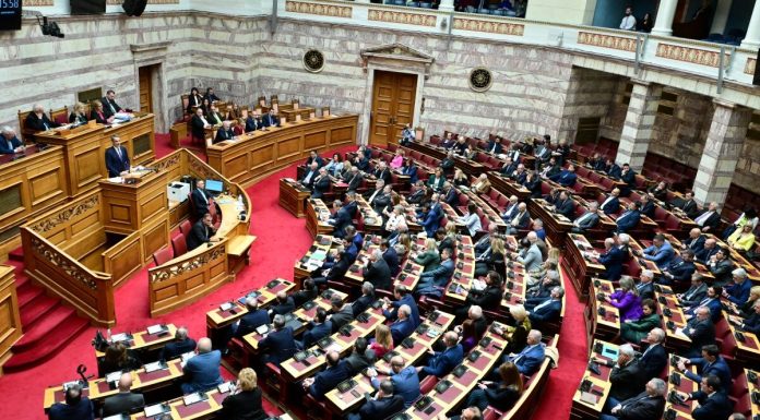 «Με ποιο κόμμα θα κατέβεις τώρα στις εκλογές»: Παζάρι βουλευτών και μεταγραφές «Με ποιο κόμμα θα κατέβεις τώρα στις εκλογές»: Παζάρι βουλευτών και μεταγραφές