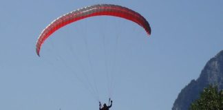Θεσπρωτία: Πιλότος «παρά πέντε» έπεσε σε καλώδια της ΔΕΗ προκαλώντας φωτιά