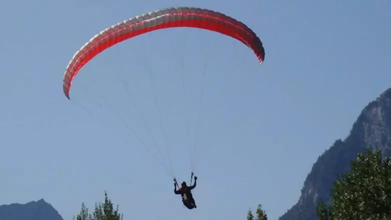 Θεσπρωτία: Πιλότος «παρά πέντε» έπεσε σε καλώδια της ΔΕΗ προκαλώντας φωτιά