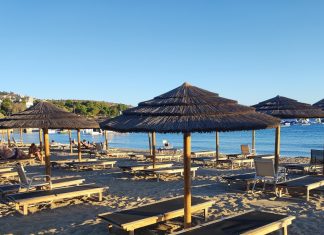 Βουλιαγμένη: Συνελήφθη ο 76χρονος με την κατηγορία της θανατηφόρας βλάβης για τον θάνατο του 82χρονου – «Πήγαμε να πάρουμε μια ξαπλώστρα και άρχισε να μας χτυπάει» είπε Βουλιαγμένη: Συνελήφθη ο 76χρονος με την κατηγορία της θανατηφόρας βλάβης για τον θάνατο του 82χρονου – «Πήγαμε να…
