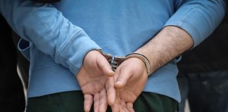 Θεσσαλονίκη: 71χρονος χτύπησε υπάλληλο σούπερ μάρκετ και απείλησε αστυνομικούς Θεσσαλονίκη: 71χρονος χτύπησε υπάλληλο σούπερ μάρκετ και απείλησε αστυνομικούς