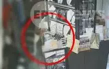 Καρέ-καρέ η κλοπή σε κοσμηματοπωλείο στη Ρόδο με λεία 36 σκουλαρίκια: «Μου μαγάρισαν το μαγαζί» λέει η ιδιοκτήτρια