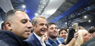 «Πέτυχα τέσσερα στα τέσσερα καλάθια» το σχόλιο του Κ. Μητσοτάκη με το βλέμμα στραμμένο στις κάλπες