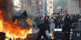 Τι πυροδότησε τις μαθητικές διαδηλώσεις στη Γαλλία: Συνωστισμός στις τάξεις, εξαντλητικά ωράρια, σοβαρές ελλείψεις…