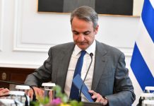 Πώς οι δημοσκοπήσεις που έχει το Μαξίμου, οδηγούν σε αναθεώρηση της εκλογικής τακτικής