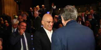 Νίκος Δένδιας: Και στη βροχή ήμασταν μαζί Νίκος Δένδιας: Και στη βροχή ήμασταν μαζί