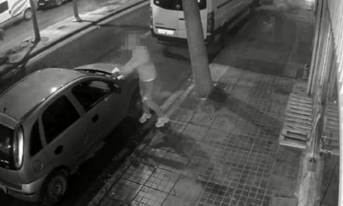 Ηράκλειο: Τα ευρήματα που «καίνε» την 35χρονη για τα χυδαία φέιγ βολάν κατά γυναίκας Ηράκλειο: Τα ευρήματα που «καίνε» την 35χρονη για τα χυδαία φέιγ βολάν κατά γυναίκας