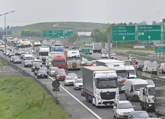Συνεχίζουν την απεργία οι ιδιοκτήτες φορτηγών στη νότια Ιταλία – Ελλείψεις σε σούπερ μάρκετ και πρατήρια καυσίμων Συνεχίζουν την απεργία οι ιδιοκτήτες φορτηγών στη νότια Ιταλία - Ελλείψεις σε σούπερ μάρκετ και πρατήρια καυσίμων