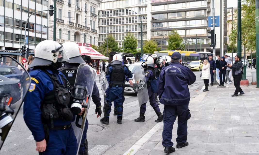 Σύλληψη και προσαγωγές σε πορεία στο κέντρο της Αθήνας