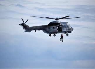 Super Puma της Πολεμικής Αεροπορίας μετέφερε ασθενή από κρουαζιερόπλοιο νοτιοανατολικά της Ρόδου - (VIDEO)
