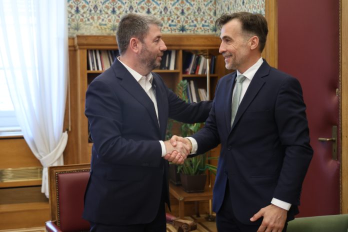 «Και συ, τέκνον Βρούτε;» – Μετά τον Αυλωνίτη και ο Χουρδάκης ανοίγει θέμα συνεργασιών του ΠΑΣΟΚ με την ΕΛΑΣ «Και συ, τέκνον Βρούτε;» – Μετά τον Αυλωνίτη και ο Χουρδάκης ανοίγει θέμα συνεργασιών του ΠΑΣΟΚ με την ΕΛΑΣ